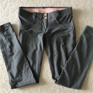 Freddy’s wr up size small